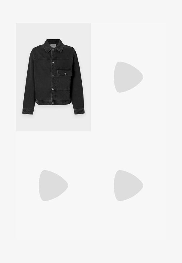Veste en denim noir avec un bouton frontal, une poche poitrine et un col classique. Présente des coutures visibles et un tissu texturé.; Haut de sweat à capuche noir en tissu doux. Il possède une coupe décontractée, des manches longues, des poignets côtelés et un design simple de couleur unie.; Jean skinny bleu clair avec des patchs usés sur les deux genoux, fermeture à boutons sur le devant et design à cinq poches.; Sneaker en cuir noir avec des rayures blanches, semelle en caoutchouc texturée et devant à lacets. Présente une étiquette de marque sur la languette.