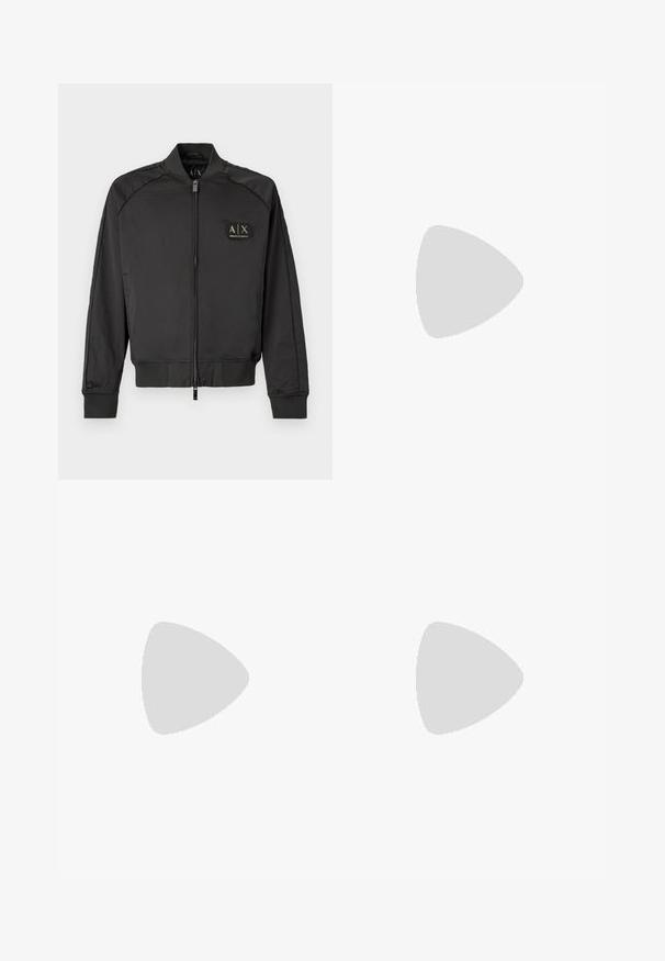 Sort bomberjakke med ribbet krave, manchetter og bund, frontlynlås og et lille Armani Exchange-logo på venstre bryst.; Brun kortærmet strikket t-shirt med rund hals og lille hvid ørn-logo på venstre bryst.; Olivengrønne bukser med lige ben, elastisk talje og diskrete sømdetaljer langs for- og sider.; Hvide lædersneakers med rund tå, enkel snørelukning, polstret indersål og en kontrasterende tan gummisål. Glat tekstur hele vejen igennem.