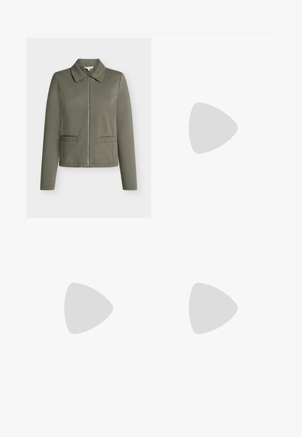 Veste zippée vert olive avec un col pointu, des manches longues et deux poches avant. Fabriquée en tissu texturé.; Débardeur noir sans manches, en tissu lisse, avec un col rond classique et une coupe ajustée. Pas de motifs ni d'accents.; Jean en denim bleu foncé, taille haute et jambes larges, avec poches avant et passants de ceinture sur fond blanc.; Bottines en cuir noir avec un bout pointu et un talon épais. Texture lisse avec des accents minimalistes et un design élégant et ajusté.