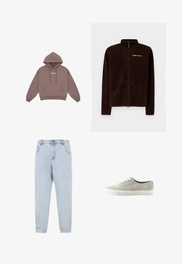 Braune Fleecejacke mit hohem Kragen, durchgehendem Reißverschluss und dezentem Logo auf der Brust. Weicher, texturierter Stoff mit enganliegender Passform.; Hoodie in gedämpftem Braun mit Kängurutasche, Kapuze mit Kordelzug und kleinem weißen Logo auf der Brust. Weicher Stoff.; Hellblaue Denim-Jeans mit lockerer Passform. Sie verfügen über einen klassischen Fünf-Taschen-Stil, einen geknöpften Bund und eine leichte Ausbleichung für einen Vintage-Look.; Hellgrauer Wildleder-Sneaker mit niedriger Schnittführung, weißer Gummisohle und weißen Schnürsenkeln, von der Außenseite auf weißem Hintergrund gesehen.