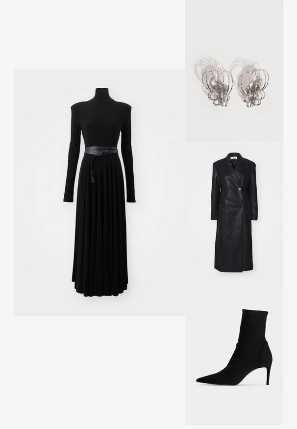 Zwarte leren jas met een dubbele knopenontwerp, ingerichte revers, voorkleurzakken en een soepele textuur. Volledige lengte met een rechte silhouet.; Norma Kamali SHOULDER PAD TURTLE FLARED DRESS TO MIDCALF - Jerseyjurk - black; Zwarte enkellaars met spitse neus en slanke hoge hak, in profiel getoond op een lichte achtergrond. Stijlvol en minimalistisch ontwerp.; Een paar zilveren metalen oorbellen met een open draadkooi-ontwerp en gladde centrale ovale vormen die gebogen schaduwen werpen op een witte achtergrond.
