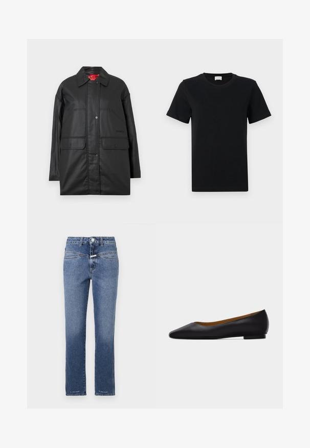 Sort, oversized frakke lavet af glat materiale. Har forlommer og trykknapper. Indersiden er foret med rødt stof og en mærketag.; Sort bomulds t-shirt med korte ærmer og rund hals, med en subtil logo detalje på den nederste front og en lige skåret kant.; Denim jeans i en mellemblå vask, lige ben, med en mellemhøj talje, fem lommer og subtile syninger.; Sort læder flad sko med spids tå, lav hæl og glat finish, vist fra siden på en lysegrå baggrund.