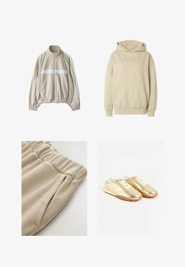 Beige lynlåstrøje med hvid vandret stribe over brystet, hvide striber på ærmerne, sort piping, elastiske manchetter og samlet kant.; Beige hættetrøje med front-kængurulomme, ribkanter ved ærmer og kant samt lille hvid "PEBAGOR"-logo centreret på brystet.; Beige ribbede stofshorts med elastisk talje og sidelommer, med en blød tekstur og et afslappet fit design.; Guldmetallic sneakers med en glat tekstur, hvide snørebånd og en gummiyderside med et prikket mønster. Detaljer i lys beige.