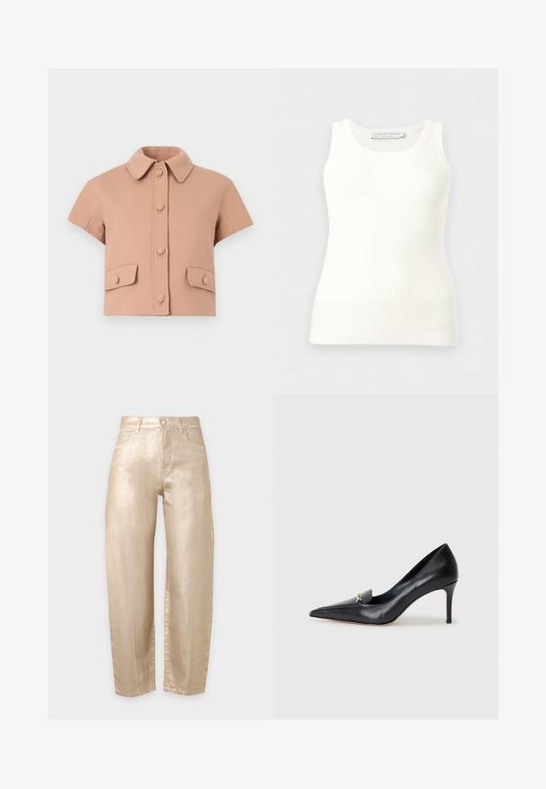 Beige cropped jack met korte mouwen, grote kraag, voorzijde met bedekte knopen en twee klepzakken met knopen ter hoogte van de taille.; Witte geribbelde mouwloze tanktop met ronde hals, aansluitende pasvorm en merkembleem aan de binnenkant van de achterkant van de kraag.; Broek met hoge taille en rechte pijpen in glanzende beige stof met voorzakken, riemlussen en een knoopsluiting aan de voorkant.; Zwarte leren pump met een spitse neus, lage vamp en een decoratieve gouden accent. Voorzien van een stilettohak en een gladde textuur.