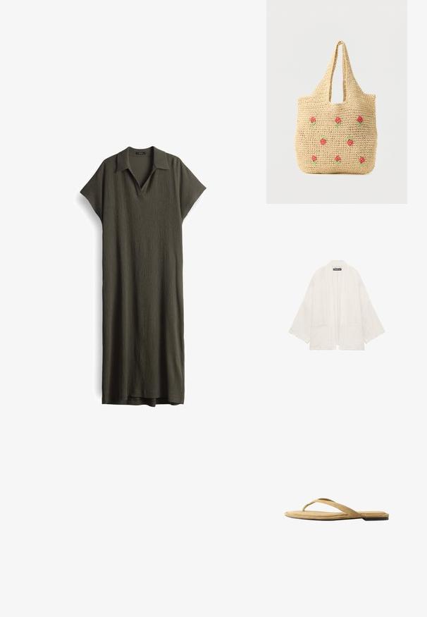 Lichtbeige kimono-jasje met open voorkant, wijde mouwen en twee steekzakken aan de voorkant, gemaakt van een gestructureerde stof.; Olijfgroene jurk van textuurstof, met een kraag, korte mouwen en een losvallend ontwerp tot de enkels.; Beige suède teenslipper met een dunne band en een platte zool, zijaanzicht op een witte achtergrond.; Beige geweven draagtas met korte handvaten, versierd met kleine rode en groene geborduurde bloemen die over de voorkant verspreid zijn.