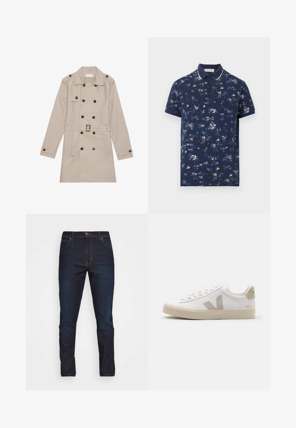 Beige trenchcoat med dobbelt række, store mørke knapper, talje med bælte, skulderlapper og to frontlommer.; Marineblå kortærmet polo med hvidt og lyseblåt abstrakt bladmønster, tre-knaps stolpelukning og hvid kant på krave og ærmer.; Mørkeblå denim jeans med slim fit, fem lommer og knaplukning. Har kontraststing og en glat tekstur.; Hvide lædersneakers med beige detaljer, flad gummisål, rund tå og kontrasterende logo på siden og bagsiden. Snørebåndsdesign.