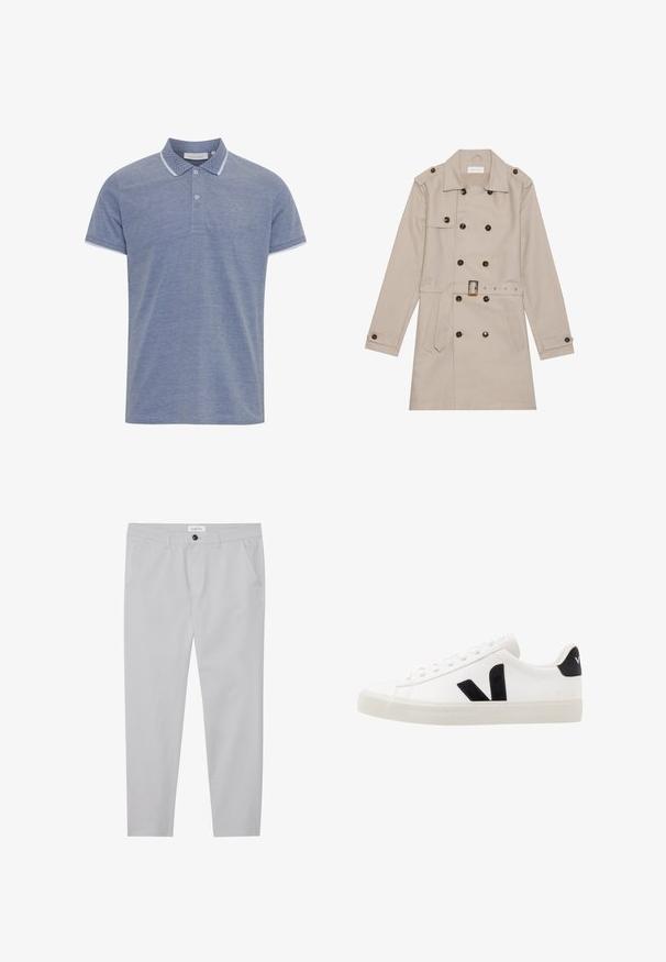 Beige trenchcoat met een dubbelzijdig ontwerp, grote donkere knopen, een ceintuur in de taille, schouderepauletten en twee vo zakken.; Lichtblauw polo shirt van textuurstof, met een gebuttonneerde kraag, contrasterende witte bies op de kraag en mouwen, en een klein logo.; Lichtgrijze broek van een zachte stof, met een slim fit, twee voorzakken, een knoopsluiting en subtiele textuurdetails.; Witte leren sneaker met zwarte suède accenten; voorzien van een rubberen zool, ronde neus en een klassieke vetersluiting. Zijkant met logo in het zwart.