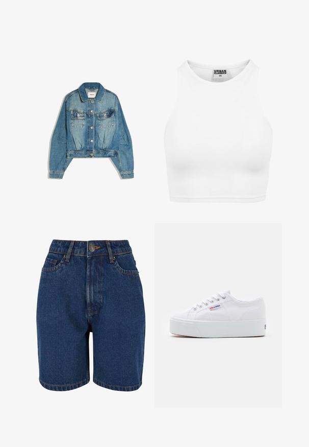 Blå denimjakke med knapper foran, to brystlommer med klap, lange ærmer og krave, lagt fladt på en hvid baggrund.; Hvid ribbet cropped tanktop med høj halsudskæring og "Urban Classics XS" label inde i kraven.; Denim shorts med en mørkeblå farve, høj talje, fem-lomme design og kontrasterende orange syninger. Stof ser tekstureret ud.; Hvide canvas sneakers med en tyk hvid platformssål, rund tå og metaløjelets til snørebånd. Mærkets logo præsenteret på siden.