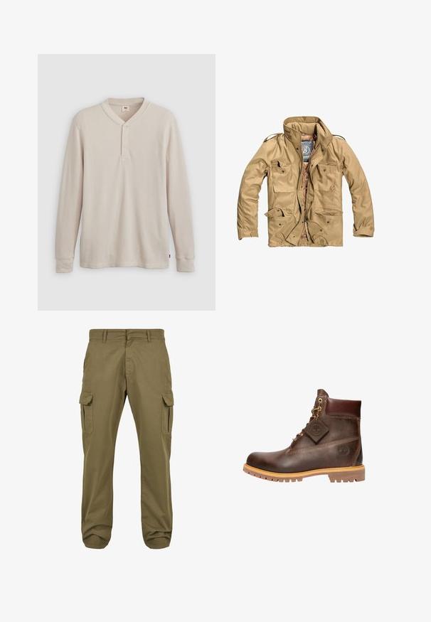 Chaqueta exterior color marrón claro con un alto cuello, múltiples bolsillos frontales y un cierre con cremallera. La tela parece duradera con una textura suave.; Camisa tipo henley de manga larga en tejido acanalado color beige claro, con escote en V,tapeta de tres botones, y mangas con puños. Etiqueta de logo roja en el dobladillo.; Pantalones cargo verdes con corte recto, de material de algodón, bolsillos laterales y cierre de botón para mayor funcionalidad. Textura suave, diseño casual.; Botín de cuero marrón hasta el tobillo con punta redonda, suela resistente, herrajes en tono dorado y parte superior texturizada. Incluye una etiqueta con el logo adjunta.
