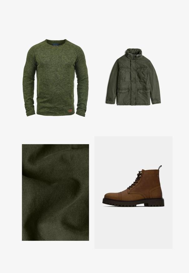 Veste militaire vert foncé avec col montant, fermeture éclair et boutons, et quatre poches avant à rabat.; Pull vert en tricot texturé, avec un col rond, des manches longues et un petit patch logo marron en bas à l'avant.; Gros plan sur un tissu vert foncé avec une texture de tissage visible et des plis doux créant des ombres et des reflets.; Botte de cheville en cuir marron à lacets avec semelle crantée noire épaisse et languette, sur fond blanc.