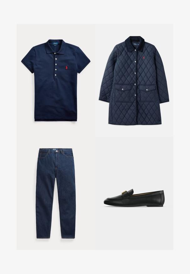 Marineblauwe gewatteerde jas met ruitpatroon, corduroy kraag, drukknoopsluiting, twee voorzakken en een klein rood logo op de linkerkant van de borst.; Marineblauw poloshirt met korte mouwen, vier witte knopen en een rood geborduurd logo op de borst, kraag naar beneden gevouwen.; Donkerblauwe denim jeans met vijf zakken, knoopsluiting en rechte pijpen, plat gelegd op een witte achtergrond.; Zwarte leren loafer met een gouden metalen gesp bovenop, platte zool en een gestikt ontwerp langs de bovenrand.
