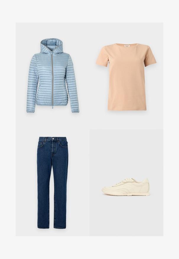 Lichtblauwe gewatteerde donsjas met capuchon, lange mouwen en ritssluiting aan de voorkant.; Beige T-shirt met korte mouwen, ronde hals en rechte zoom op een effen lichtgrijze achtergrond.; Donkerblauwe denim jeans met een klassieke rechte pijp, vijf zakken en zichtbare stiksels. De stof heeft een lichte textuur.; Low-profile sneaker in crèmekleur met golvende stiksels, vetersluiting en een geribbelde zool, zijaanzicht tegen een effen achtergrond.