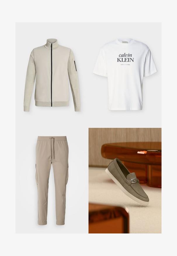 Beige Jacke mit durchgehendem Reißverschluss, mit geripptem Kragen, Bündchen und Saum, ausgestattet mit einer Reißverschlusstasche am linken Ärmel.; Weißes T-Shirt mit kurzen Ärmeln und Rundhalsausschnitt, vorne in der Mitte mit "calvin KLEIN NEW YORK" in Schwarz bedruckt.; Beige Cargo-Hosen mit elastischem Bund und Kordelzug. Sie verfügen über Seitentaschen und ein schmal zulaufendes Bein, gefertigt aus leichtem Stoff.; Ein einzelner grauer Wildleder-Slipper mit weißer Sohle und silbernem Schnallendetail, schwebend über einem hellen Teppich und Holzmöbeln vorgeführt.
