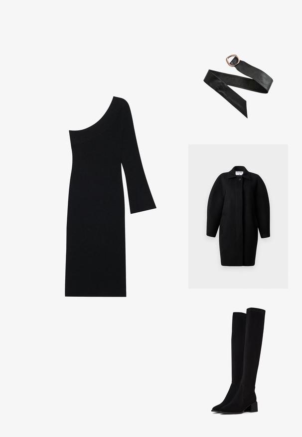 Sorte uldfrakke med krave, enkelt knaplukning og afrundede skuldre. Har to sidelommer og et minimalistisk design.; Sort ribbet strikkjole med en asymmetrisk halsudskæring og én klokkeslæbe, med en tætsiddende silhuet der går til knæ.; Sorte over-kneeboots lavet af blødt, tekstureret materiale. Har en blokhæl, spids tå og synlige sømdetaljer.; Sort læderbælte med en stor afrundet rektangulær bronzespænde og spidse ender, lagt fladt ud på en hvid baggrund.