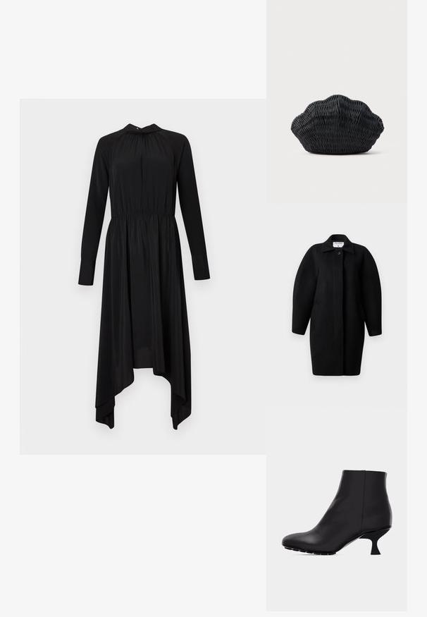 Μαύρο μάλλινο παλτό με γιακά, κλείσιμο με ένα κουμπί και στρογγυλούς ώμους. Διαθέτει δύο πλαϊνές τσέπες και μινιμαλιστική σχεδίαση.; Μαύρο φόρεμα με μακριά μανίκια, συγκεντρωμένη λαιμόκοψη και ασύμμετρο στρωτό. Φτιαγμένο από απαλό ύφασμα με ευέλικτη μέση και ρο flow σιλουέτα.; Μαύρο δερμάτινο μποτάκι αστραγάλου με μυτερή μύτη και μοναδικό καμπυλωτό τακούνι μεσαίου ύψους, εμφανιζόμενο πάνω σε απλό ανοιχτό γκρι φόντο.; Μαύρη τσάντα από καλάμι σε σχήμα κοχύλι αχιβάδας με καμπύλη κορυφή και υφή υφαντής επιφάνειας σε απλό φόντο.