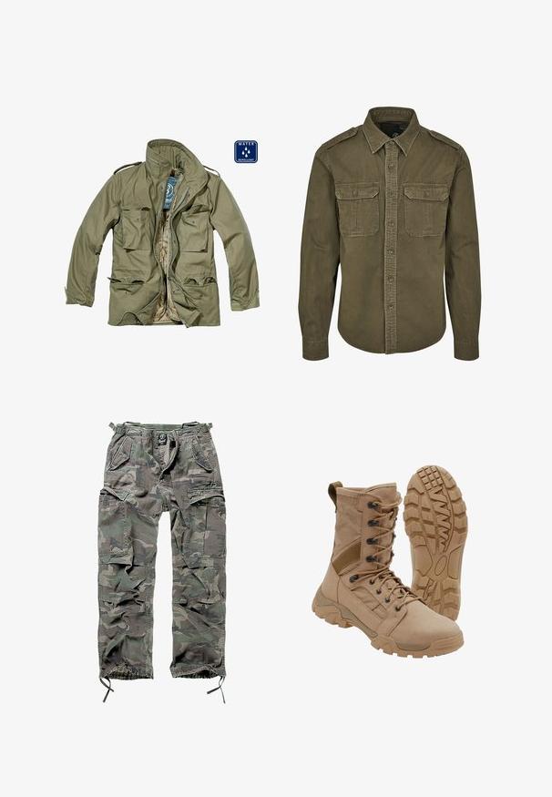 Wasserabweisende olivgrüne Jacke mit Reißverschluss, mehreren aufgesetzten Taschen, Stehkragen und verstellbaren Bündchen. Innenfutter ist beige.; Olivgrünes Button-Down-Shirt aus Baumwolle. Verfügt über einen Kragen, zwei Brusttaschen mit Klappen und strukturierte Schultern mit sichtbaren Nähten.; Tarnfarbene Cargo-Hose in Grün und Grau, ausgestattet mit mehreren Taschen, elastischem Bund, verstellbaren Knöchelbündchen und einer lockeren Passform.; Brauner taktischer Stiefel mit schnürbarem Knöchel-Design und robuster Gummisohle, ein Stiefel steht aufrecht, der andere zeigt das Profil der Sohle.