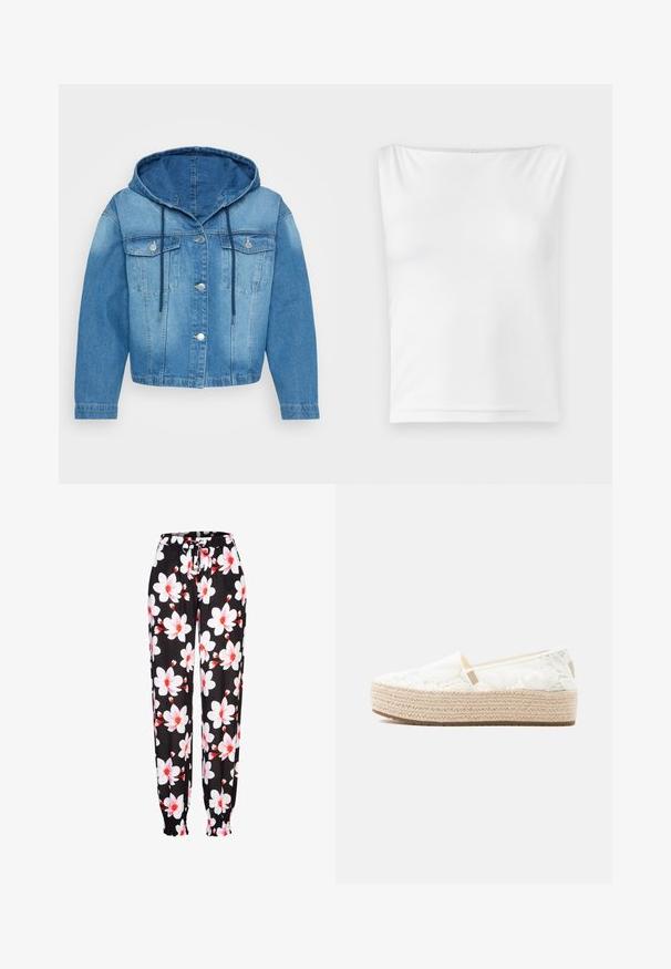 Jeansjacke mit Kapuze in verschiedenen Blautönen. Mit Knopfverschluss, zwei Brusttaschen und einer Kordel zum Verstellen der Kapuze.; Weißes ärmelloses Oberteil mit geradem Ausschnitt, aus glattem Stoff gefertigt, mit taillierter Silhouette und ohne sichtbare Beschläge oder Muster.; Schwarze Stoffhose mit weißem und roten Blumenmuster, elastischem Bund mit Kordelzug und gerafften Bündchen. Leichtes Material.; Weißer Slip-On-Schuh aus Spitze mit dicker, gewebter Plateausohle und kleinem Stoffetikett an der Seite, im Profil vor einfarbigem Hintergrund gezeigt.