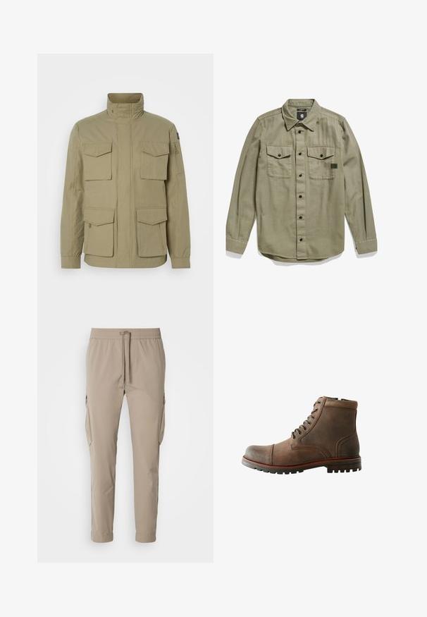 Beige jas met een hoge kraag, vier voorzakken, een ritszak op de mouw en een licht gestructureerde stof.; Olijfgroene overhemd met lange mouwen, slim fit, knoopsluiting aan de voorkant, twee borstzakken met klepjes en zwarte knopen. Zachte stof textuur.; Beige cargo broek met een elastische tailleband en trekkoord. Voorzien van zijzakken en een taps toelopend ontwerp, gemaakt van lichte stof.; Bruine leren enkelboot met ronde neus, gewatteerde kraag, zes ogensluiting en gestructureerde rubberen zool. Gestikte accenten aan de zijkanten.