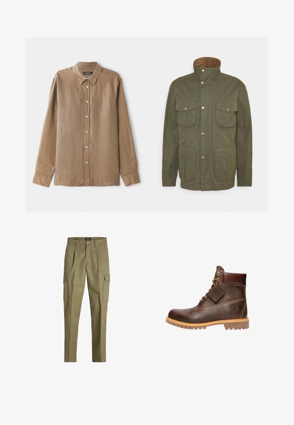 Barbour SANDERLING CASUAL - Καλοκαιρινό μπουφάν - fern; Καφέ μακρυμάνικη μπλούζα σε ελαφρύ, υφασματώδες ύφασμα, με γιακά και κουμπιά μπροστά με αντίθετα κουμπιά. Σχέδιο χαλαρής εφαρμογής.; Cargo παντελόνια σε ελαιόχρωμο, κατασκευασμένα από ανθεκτικό ύφασμα, με πτυχώσεις, δύο πλαϊνές τσέπες και ρυθμιζόμενη μέση με κουμπί.; Καφέ δερμάτινο μποτάκι μέχρι τον αστράγαλο με στρογγυλή μύτη, ανθεκτική σόλα, χρυσό εξάρτημα και υφή στην επιφάνεια. Περιλαμβάνει ετικέτα λογότυπου συνημμένη.