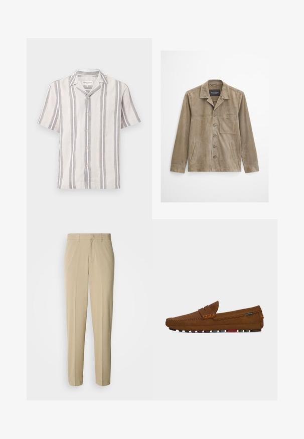 Beige Wildlederjacke für Herren mit langen Ärmeln, Knopfleiste, Brusttasche, zwei Seitentaschen und klassischem Kragen.; Kurzärmliges, knopfgeschlossenes Hemd aus einem hellbeigen Stoff mit dunkelgrauen Streifen, ausgestattet mit einem klassischen Kragen und perlmuttfarbenen Knöpfen.; Beige Anzugshosen mit geradem Bein, aus einem glatten Stoff, mit flacher Vorderseite und ohne sichtbare Taschen oder Verzierungen.; Brauner Veloursleder-Slipper mit Mokassinnaht, Penny-Riemen und mehrfarbigen Gummipfropfen an der Sohle, seitlich auf weißem Hintergrund gesehen.