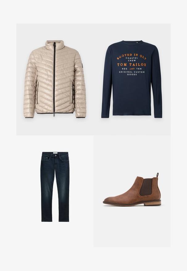 TOM TAILOR LIGHTWEIGHT JACKET - Jas - light cashmere; Navyblauwe longsleeve t-shirt met ronde hals en oranje en witte tekst: "ROOTED IN QLY COASTAL CREW TOM TAILOR 1962 ORIGINAL CUSTOM GOODS."; Donkerblauwe spijkerbroek met een slim fit, met vijf zakken, een knoopsluiting en subtiele vervaging aan de voorkant voor textuur.; Bruine leren Chelsea-boot met elastische zijkanten, ronde neus en trekhaak. Heeft een gestructureerd afwerking en een lage houten hak.