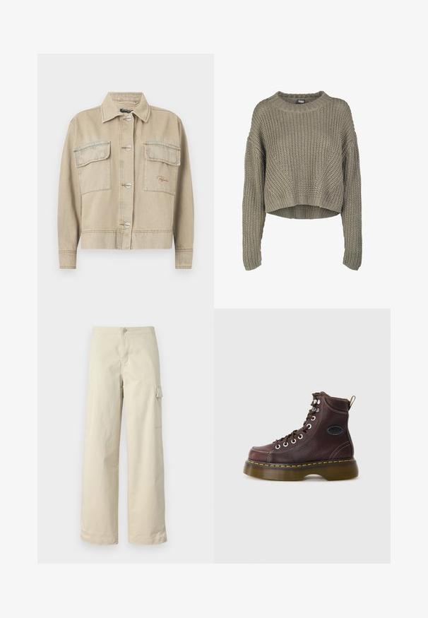Veste en denim beige avec un col, des manches longues, une fermeture à boutons et deux poches poitrine. Présente des coutures contrastées et un broderie de logo discrète.; Pull en tricot cropped vert olive avec un motif texturé, col rond et manches longues. Large côtelé au niveau de l'ourlet et des poignets.; Pantalons cargo beiges en coton doux, avec une coupe droite, un bouton à l'avant et une poche latérale avec détail à rabat.; Bottine en cuir marron avec une surface texturée, œillets en argent et couture jaune. Dispose d'une semelle épaisse translucide et d'une languette.