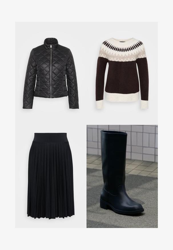 Schwarze gesteppte Jacke mit Stehkragen, Reißverschluss und langen Ärmeln. Verfügt über eine glänzende Oberfläche und ein rautenförmiges Steppmuster.; Langärmliger Rundhalsausschnitt-Pullover mit dunkelbraunem Körper, cremefarbenen Säumen und einem gemusterten Schulterbereich in cremigen, beige und schwarzen Tönen.; Schwarzer, plissierter Rock mit einem breiten Bund, gefertigt aus einem weichen Material. Verfügt über vertikale Falten für zusätzliche Textur und Bewegungsfreiheit.; Hoher schwarzer Lederstiefel mit niedrigem klobigem Absatz, stehend auf Pflaster neben gefliestem Wandhintergrund.