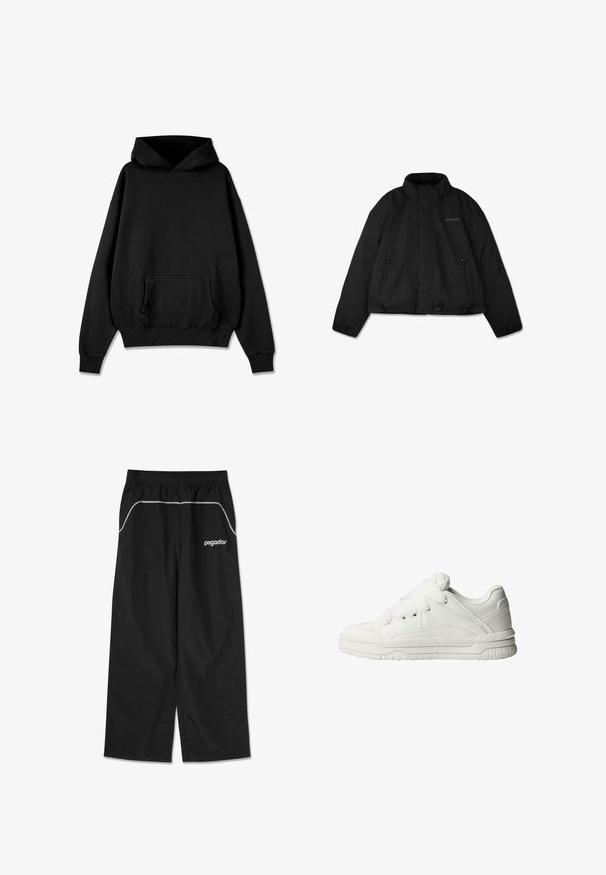 Sort dunjakke med høj krave, lynlåslommer i siden og subtilt logo på venstre bryst, vist fladt mod hvid baggrund.; Pegador LOGO OVERSIZED HOODIE - Hættetrøje - vintage black black; Sorte sportbukser med elastisk talje og grå piping langs lommerne. Har et hvidt logo på venstre side.; Hvide sneakers med en glat læderoverflade, polstret tunge, flade snørebånd og strukturerede detaljer på siderne og hælen.
