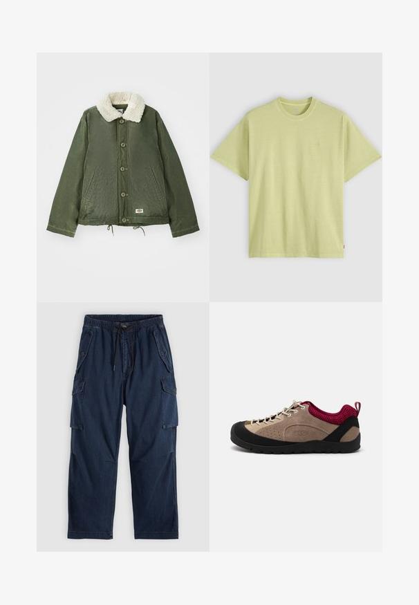 Olivengrøn jakke med en blød, cremfaux shearling krave, frontlukning med knapper og to sidelommer. Justerbar snøre i kanten.; Lysegrøn t-shirt med korte ærmer og rund hals med lille prægede logo på venstre bryst og en rød mærkat i sidesømmen.; Mørkeblå cargobukser af denim med elastisk talje og snøre. Har store sidelommer og et afslappet fit.; Sko med overdel i beige ruskind, sort gummisål, lyserøde mesh-detaljer og grå snørebånd. Har perforeringer for åndbarhed og et håndtag til at trække i.