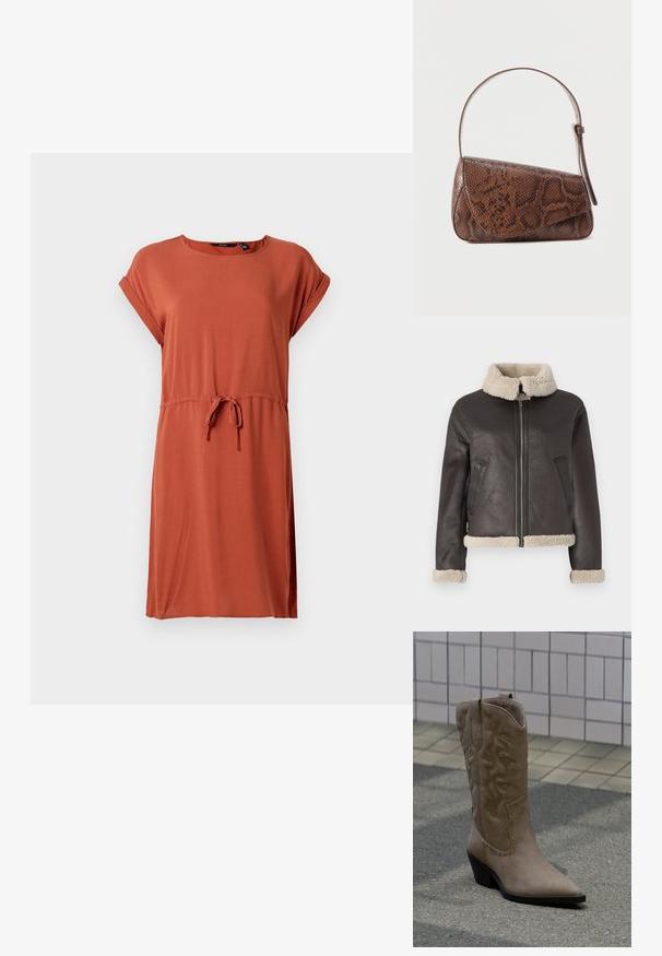 Brun læderjakke med lynlås, cremefarvet faux fur krave og manchetter, med siden lomme. Glat tekstur med en cropped design.; Rustfarvet kjole lavet af blødt stof, med en rund halsudskæring, korte rullede ærmer og en snøre i taljen til justering.; Høj, beige cowboystøvle i ruskind med dekorative syninger og nitteaccenter, med spids snude og skråsort hæl på fortovet.; Brun skuldertaske i læder med slangeskindsmønster, lukkes med klap og har en enkelt justerbar rem mod en ensfarvet baggrund.