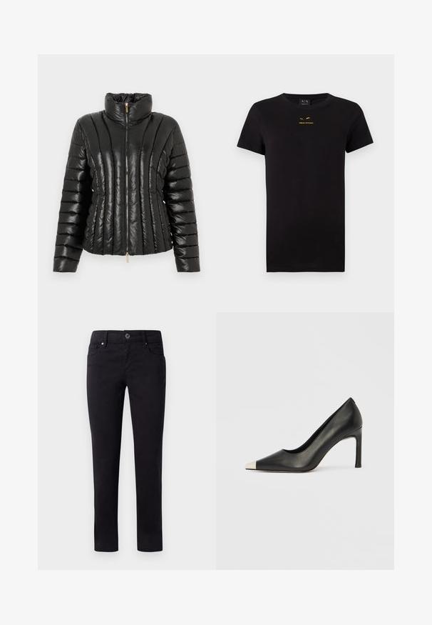 Schwarze Daunenjacke aus glänzendem Material, mit hohem Kragen, durchgehendem Reißverschluss und horizontalem Steppmuster.; Schwarzes T-Shirt mit kurzen Ärmeln aus Baumwolle. Besitzt ein aufgedrucktes goldenes Logo auf der Brust. Klassisches Rundhalsausschnitt-Design. Weiche Textur.; Schwarze Baumwollhosen mit geradem Bein, ausgestattet mit Fronttaschen und einem Knopfverschluss an der Taille. Glatte Textur und ohne Muster.; Schwarzer Lederschuh mit hohem Absatz, spitz zulaufender Zehenpartie und metallischer silberner Spitze. Verfügt über eine glatte Oberfläche und einen schlanken 10 cm hohen Absatz.