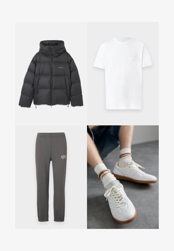 Schwarze Pufferjacke mit hohem Kragen und Kapuze, gestepptem Design, Frontreißverschluss und verstellbaren Kordeln am Saum und an der Kapuze.; Weißes Baumwoll-T-Shirt mit kurzen Ärmeln, Rundhalsausschnitt, mit subtiler grauer Logodruck auf der linken Brustseite und glatter Textur.; Graue Jogginghose mit elastischem Bund, schmal zulaufenden Bündchen und einem kleinen weißen Logo mit der Aufschrift "Billionaire Boy Club" am linken Oberschenkel.; Weiße Ledersneaker mit glatter Textur, grauen Wildlederelementen, beigen Gummisohlen und flachen Schnürsenkeln. Kombiniert mit cremefarbenen und braun gestreiften Socken.