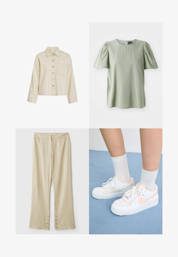 Beige langærmet skjorte med krave og brystlomme, med seks metalliske knapper foran.; Grøn bluse med korte ærmer, rund halsudskæring, let pufærmer og delikat kant ved halsudskæring og ærmekanter.; Beige bukser med vidde i benene lavet af tekstureret stof, med en glat taljebånd og knappedetaljer ved kanten.; Hvide sneakers med ferskenfarvede detaljer, glat læderoverdel, perforeret tå, struktureret sål og snørebånd. Båret med hvide ankelstrømper på en blå overflade.