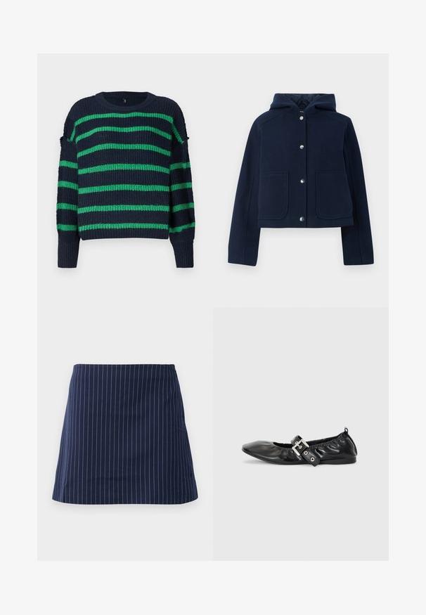 Chaqueta con capucha de color azul marino, con mangas largas, botones a presión en la parte delantera y dos grandes bolsillos frontales, mostrada sobre un fondo blanco.; Suéter de punto azul marino con rayas horizontales verdes y puños acanalados, con un cuello redondo y un ajuste ligeramente holgado.; Falda azul marino con finas rayas verticales blancas y un corte recto, por encima de la rodilla, mostrada sobre un fondo blanco liso.; Zapato plano de piel negra con puntera afilada, detalle fruncido alrededor de la abertura y un acento de hebilla plateada en la correa ajustable.