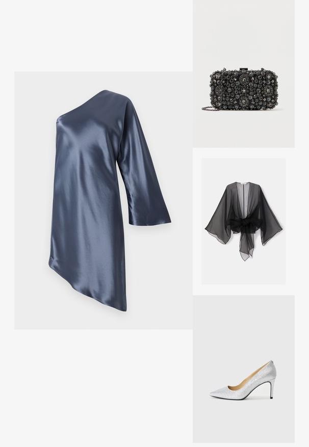 Kimono negro transparente con mangas anchas y detalle de cintura atada. La tela es ligera, con una textura fluida y translúcida.; Vestido de satén asimétrico en azul marino oscuro, con una manga larga y una textura suave y brillante, con un dobladillo diagonal.; Zapato de tacón alto plateado con brillos, punta afilada y forro interior suave. El tacón es delgado, realzando el diseño elegante.; Bolso de mano negro adornado con piedras de strass redondas y ovaladas de diferentes tamaños, con una cadena plateada y un cierre a presión.