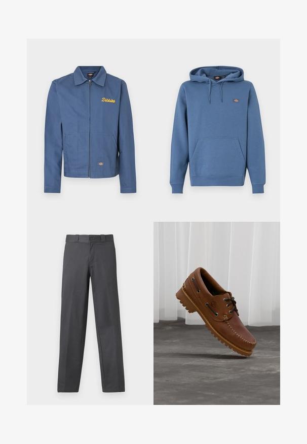 Blå lynlåstrøje lavet af slidstærkt stof, med spids krave, sidelommer og gul "Dickies" brodering på brystet.; Hættetrøje i en mellemblå farve, lavet af blødt materiale med en frontlomme, ribstrikkede ærmeafslutninger og et broderet logo på brystet.; Grå bukser lavet af glat stof, med lige ben-design, knappelukning og bæltesløjfer; minimale sømme og uden mønstre.; Brun læder bådsko med sorte snørebånd, beige syninger og en robust sål, hængende over en grå betongulv.