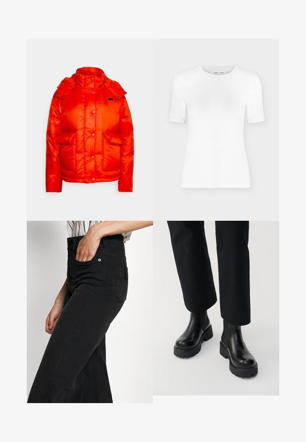 Levi's® LUNA CORE PUFFER - Χειμωνιάτικο μπουφάν - orange; Λευκό κοντομάνικο T-shirt με στρογγυλή λαιμόκοψη, εφαρμοστή γραμμή και ραβδωτή υφή υφάσματος, παρουσιασμένο σε καθαρό ανοιχτό γκρι φόντο.; Μαύρο τζιν με φαρδιά πόδια, ψηλή μέση, μπροστινή τσέπη και πίσω τσέπη με πατρόν. Λεπτή υφή με ελάχιστες ραφές.; Άτομο που φορά μαύρα δερμάτινα μποτάκια με χοντρή σόλα, συνδυασμένα με μαύρο παντελόνι ίσιας γραμμής σε λευκό φόντο.
