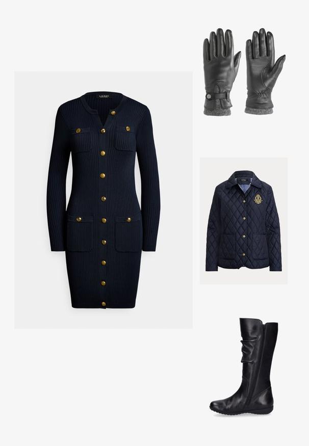 Marineblå quiltet jakke med diamantmønster, guldknapper, to forlommer og en stribet inderfor. Har et broderet emblem.; Marineblå ribstrikket kjole med lange ærmer, knapper foran og to brystlommer. Knapper i guldfarve fremhæver designet.; Sorte læder knæhøje støvler med en glat overflade, slouchy design, lynlås i siden og en flad gummisål med en rillede mønster.; Sorte læderhandsker med en glat tekstur, en tætsiddende design og grå strikkede manchetter. Inkluderer en knapdetalje og samlet design ved håndleddet.