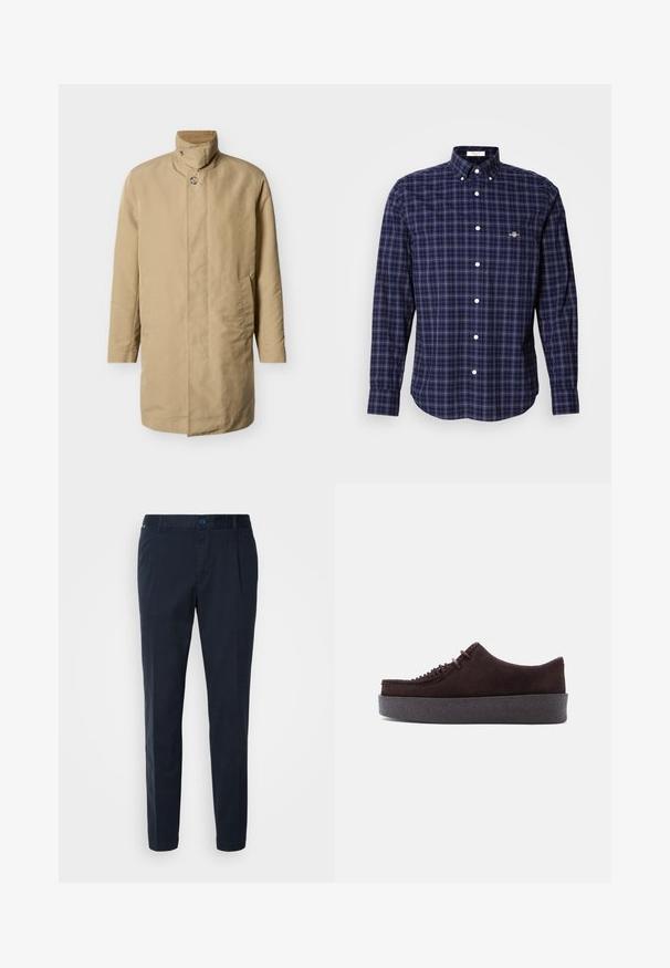 Manteau beige pour homme de longueur moyenne avec col montant, fermeture à boutons et deux poches latérales sur fond clair uni.; Chemise à manches longues pour homme, à carreaux bleu marine, noir et blanc, avec un col boutonné et un logo sur la poitrine côté gauche.; Pantalon bleu marine en mélange de coton, avec une coupe droite, des plis à l'avant et une fermeture à bouton à la taille. Texture lisse, sans motifs.; Chaussure plateforme en daim brun foncé avec semelle épaisse texturée et détail de lacet tressé sur le dessus, vue de profil sur un fond clair uni.