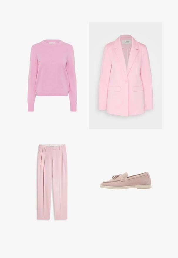 Blazer rosa claro hecho de una tela suave, con cierre de un solo botón, solapas con muesca y dos bolsillos frontales.; Suéter de punto rosa claro con cuello redondo, mangas largas y puños y bajo acanalados. Presenta una textura suave y un corte clásico.; Pantalones de tiro alto, rosas claros, entallados, con pliegues, trabillas para cinturón y bolsillos laterales, mostrados extendidos sobre fondo blanco.; Zapato de ante rosa claro tipo deslizante con puntera redondeada y acento de borlas. Presenta una textura suave y una suela de goma beige.