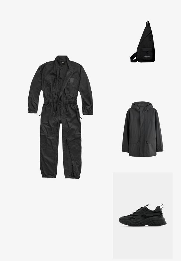 Sort vandtæt hættejakke med frontklap, der dækker lynlåsen, og to store forlommer.; Brandit BRANDIT HERREN EINSATZKOMBI - Buksedragter - black; Sorte atletiske sneakers med en kraftig sål, meshpaneler og gummidetaljer. Har en trækflap ved hælen og strukturerede mønstre.; Sort trekantet crossbodytaske med frontlomme med lynlås med Calvin Klein-logo og justerbar rem.