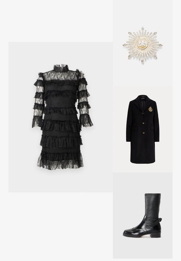 Schwarzer langer Wollmantel mit goldenen Knöpfen und einem gold bestickten Wappen auf der linken Brustseite, mit einem Reverskragen und Pattentaschen.; Schwarzes Spitzenknielanges Kleid mit hohem Kragen, langen transparenten Ärmeln und geschichteten Rüschen auf Körper und Armen.; Schwarze Knöchelstiefel mit einem Obermaterial aus glattem Leder, Broguemuster, runder Zehenform und einem Blockabsatz mittlerer Höhe. Verfügt über einen weichen, strukturierten Schaft.; Silberne Brosche mit einem Sonnenstrahlen-Design, verziert mit klaren Rhinestones und einem goldakzentuierten, kreisförmigen Zentrum mit einem Emblem.