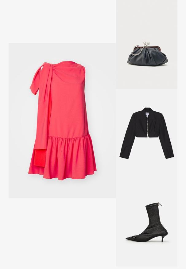 Čierny skrátený blazer s dlhými rukávmi, ostrými klopami a predným zipsom. Obsahuje štruktúrované švy pre prispôsobený strih.; Roksanda SOLENNE DRESS - Koktailové šaty/večierkové šaty - light hibiscus/deep sienna; Čierne sieťované členkové topánky s špicatou špičkou, so zipsom a malým opätkom. Obsahujú ozdobný prackový detail v oblasti špičky.; Tmavomodré kožené spojko so zdobeným dizajnom, strieborným reťazovým remienkom a zapínaním na klip. Hladká textúra s jemným leskom.
