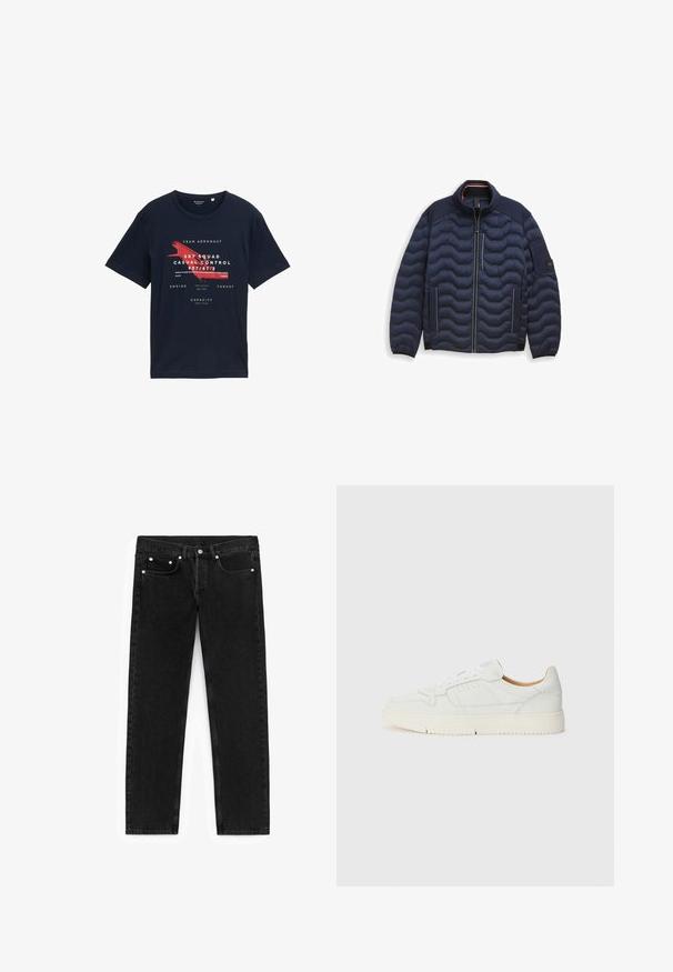 Dunkelblaues Steppjackett mit hohem Kragen, horizontaler Steppung, durchgehendem Reißverschluss, kontrastierendem weißen Besatz und seitlichen Taschen.; Navyblaue Baumwoll-T-Shirt mit Rundhalsausschnitt, kurzen Ärmeln und grafischem Frontdruck mit roten Akzenten sowie details im Luftfahrt-Thema.; Schwarze Jeans aus Denim mit geradem Schnitt, vorderen Taschen mit silbernen Beschlägen und klassischem Fünf-Taschen-Design.; Weiße Ledersneaker mit strukturiertem Oberflächenmaterial, abgerundeter Zehenpartie und perforierten Details. Ausgestattet mit weißen Schnürsenkeln und einer hellbeigen Gummisohle.