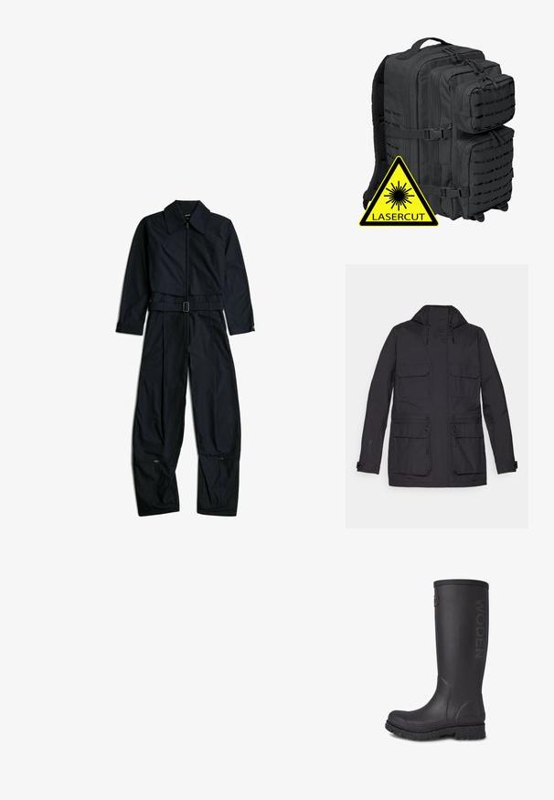Zwarte waterdichte jas met een capuchon, twee borstzakken, verstelbare koordjes en een gladde, matte textuur. Beschikt over drukknopen bij de manchetten.; Zwarte jumpsuit met lange mouwen en kraag, ritssluiting aan de voorkant, verstelbare riem in de taille en ritsen nabij de onderkant van brede pijpen op een witte achtergrond.; Hoge zwarte rubberen laars met een gestructureerde afwerking, WODEN-logo op de zijkant en een versterkte zool met gesprenkelde accenten.; Zwarte tactische rugzak met meerdere compartimenten, een gevoerde mesh rug en laser-gekapte accenten; inclusief versterkte ritsen en verstelbare banden.