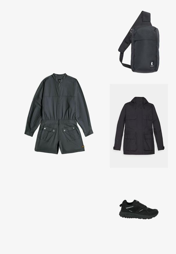 Zwarte waterdichte jas met een capuchon, twee borstzakken, verstelbare koordjes en een gladde, matte textuur. Beschikt over drukknopen bij de manchetten.; Donkergrijze korte jumpsuit met lange mouwen, rits aan de voorkant, elastische taille en twee klepzakken met knopen aan de voorkant van de shorts.; Zwarte waterdichte wandelschoen met gaaspanelen, textuurzool, ronde neus en reflecterende veters. Voorzien van een logo en een trekband op de hiel.; Zwarte crossbodytas gemaakt van duurzaam stof, met een gevoerde, ademende band, ritssluitingen en een logolabel aan de voorkant.