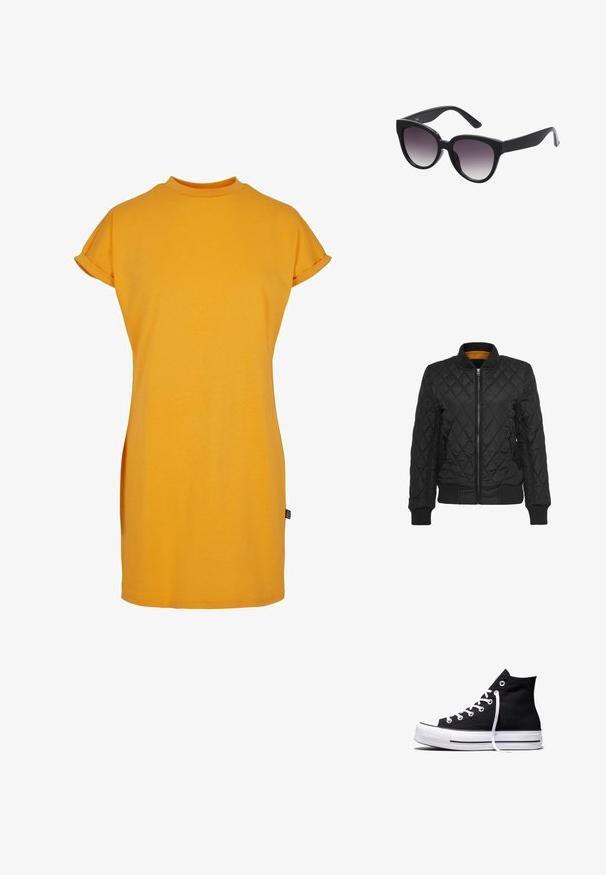 Chaqueta negra acolchada con cremallera frontal, puños acanalados y cuello. Presenta un forro interior amarillo en contraste. Textura suave, patrón de diamante.; Vestido de camiseta amarillo con un cuello alto, mangas cortas enrolladas y un corte relajado. Tejido de algodón suave con aberturas laterales para mayor comodidad al moverse.; Zapatilla alta de lona negra con suela de goma blanca y cordones blancos, vista de lado sobre un fondo blanco.; Gafas de sol negras en forma de ojo de gato con lentes grises degradados. Montura de plástico grueso y brillante, con brazos afilados. Sin marcas o adornos visibles.