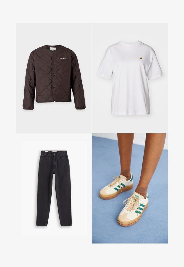 Donkerbruine doorgestikte jas met ronde hals, knoopsluiting aan de voorkant en klein wit Carhartt-logo op de linkerborst.; Witte katoenen t-shirt met een relaxte pasvorm, korte mouwen en een klein geborduurd logo op de linkerborst.; Zwarte denim jeans met een straight-leg ontwerp, voorzien van vijf zakken, sluiting met een knoop aan de voorkant en gestikte details langs de naden.; Beige sneakers met donkergroene strepen, rubberen zool, bovenwerk van suede en textiel, en neutrale hardware, gecombineerd met bruine sokken op een lichtblauwe ondergrond.