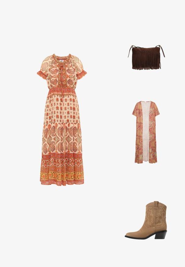 Lange, lichte kimono-stijl omslag in een rood en gouden paisley patroon, met korte mouwen, een open voorkant en een gelaagde zoom.; Maxi jurk van lichte stof met een bloemenprint in rood en oranje tinten, voorzien van een geraffineerde halslijn, korte mouwen en een gelaagde zoom.; Bruine suède western enkelboot met een puntige neus, geborduurd ontwerp en een lage, gestapelde zwarte hak. Voorzien van treklussen voor gemakkelijk aantrekken.; Bruine suède schoudertas met lange franjes en verstelbare banden, ritssluiting langs de bovenrand.