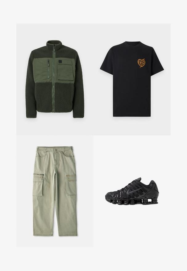 Fleecejakke i mørkegrøn med lynlås foran. Har en lomme med patch og struktureret stof. Høj krave med minimale hardwaredetaljer.; Sort T-shirt med korte ærmer, med en lille orange hjerteformet logo og teksten "Dickies" på venstre bryst.; Khawaii cargo bukser med løs pasform, fremstillet af bomuld, med to sidelommer til cargo og en lynlås lomme på venstre ben.; Sorte atletikskoser lavet af mesh og syntetiske materialer, med et karakteristisk bølget design, sort gummisål og reflekterende detaljer.